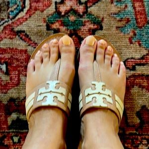Tory Burch sandals. White and beige.